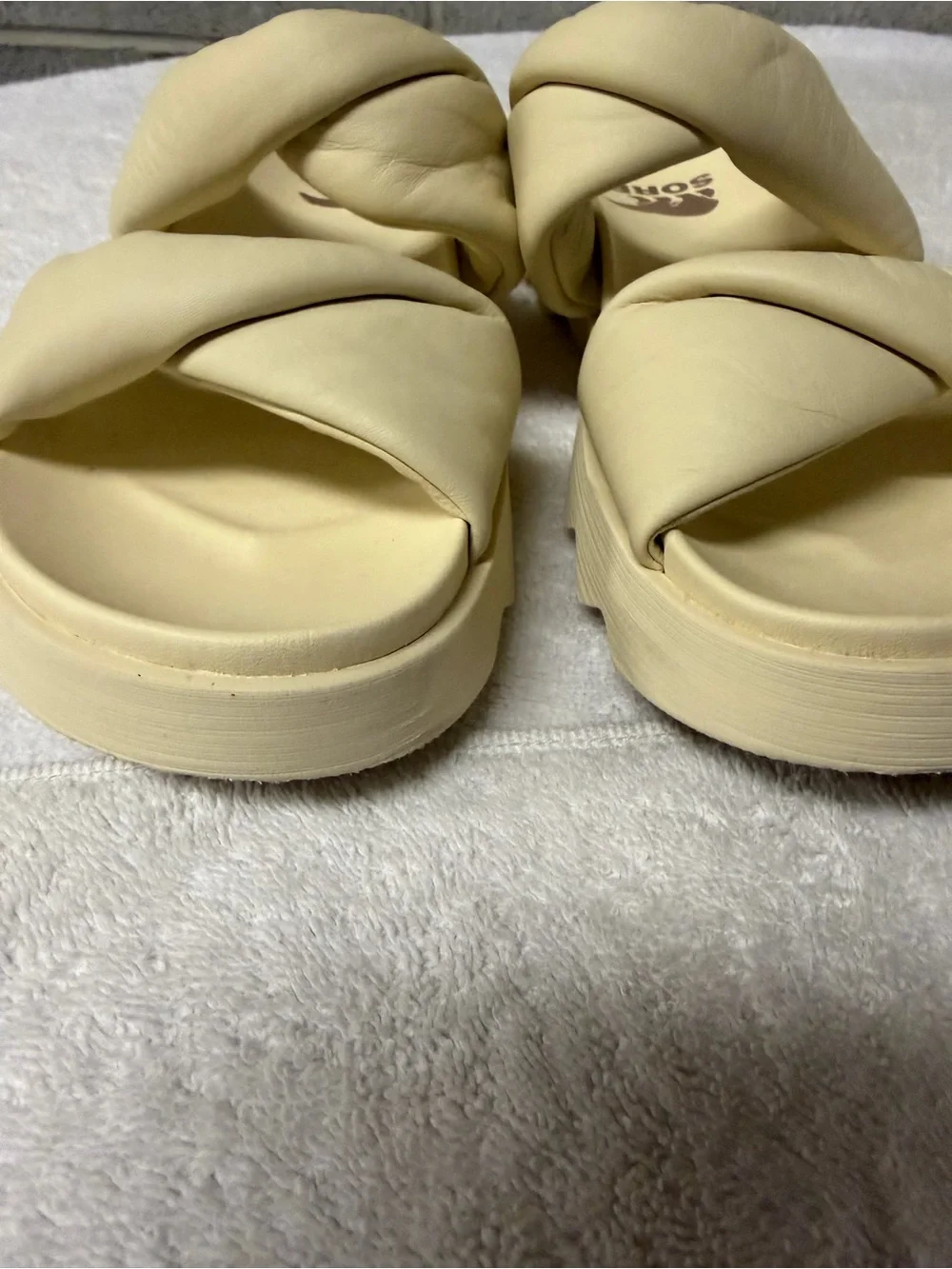 Sorel Women's cream vibe  Twist-Strap Slide Sandals size 8